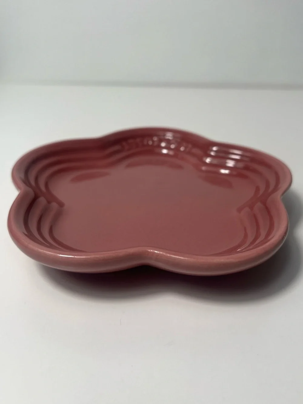 Le Creuset Stoneware Flower Petal Scalloped Trinket Dish Plate Tray